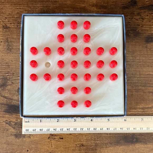 Hi-Q Puzzle Game - Picture 5 of 6